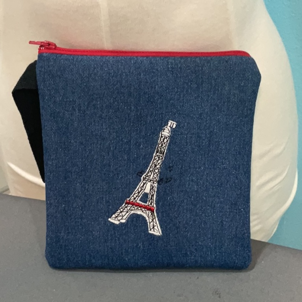 Mini Eiffel Tower pouch.